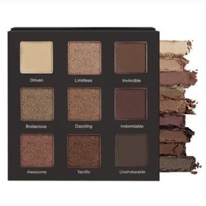 RealHer Play Book Shadow Palette
