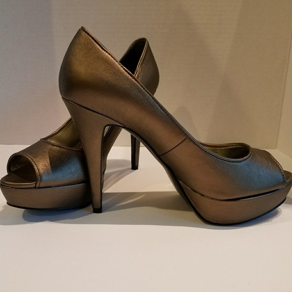 Guess Shoes - !DELETING! LAST CHANCE! Guess peep toe shoe