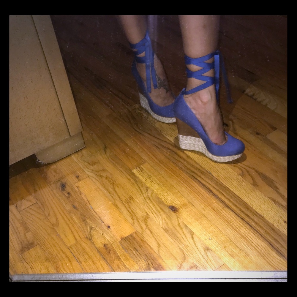 BCBG MaxAzria Wedges