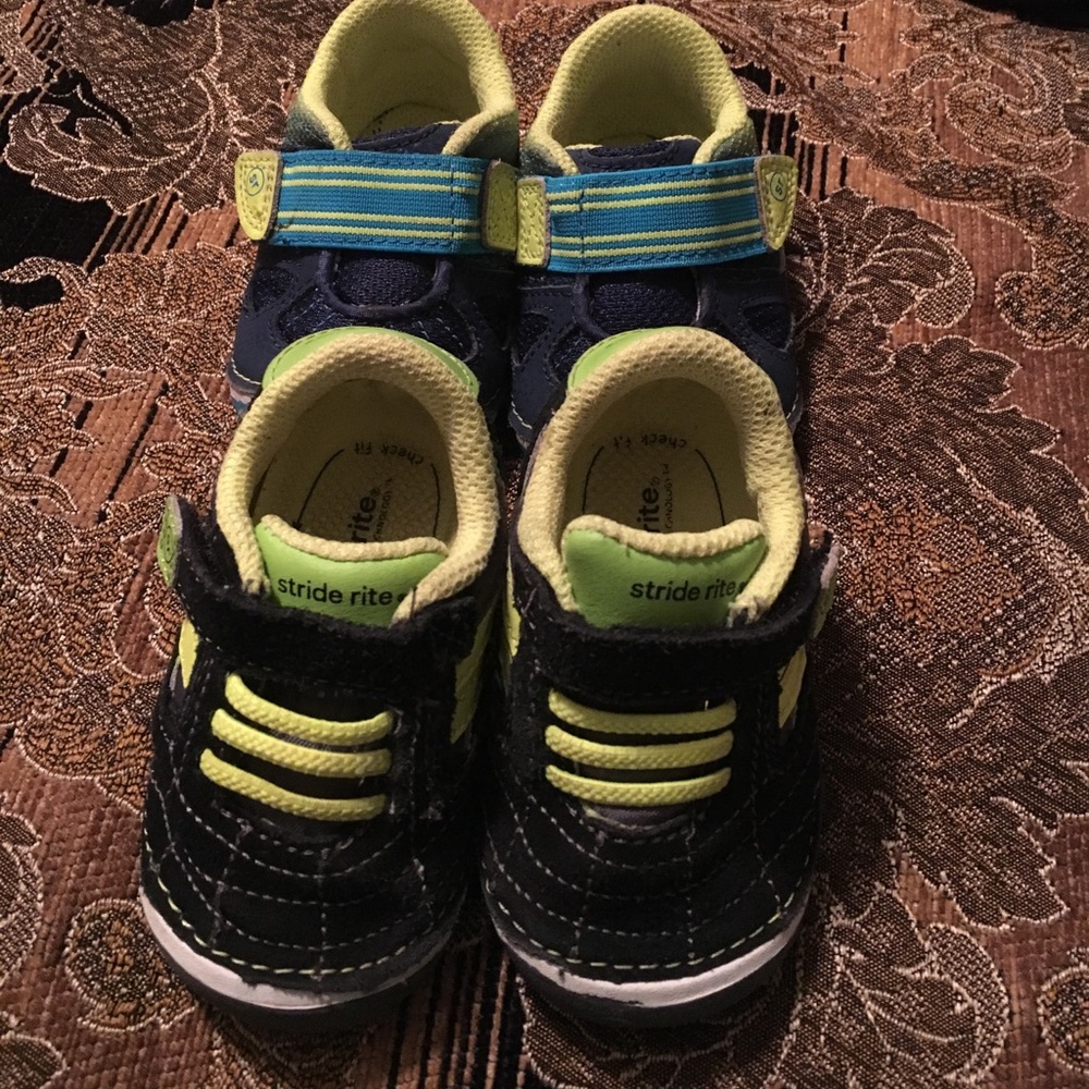 Stride rite play condition sneakers