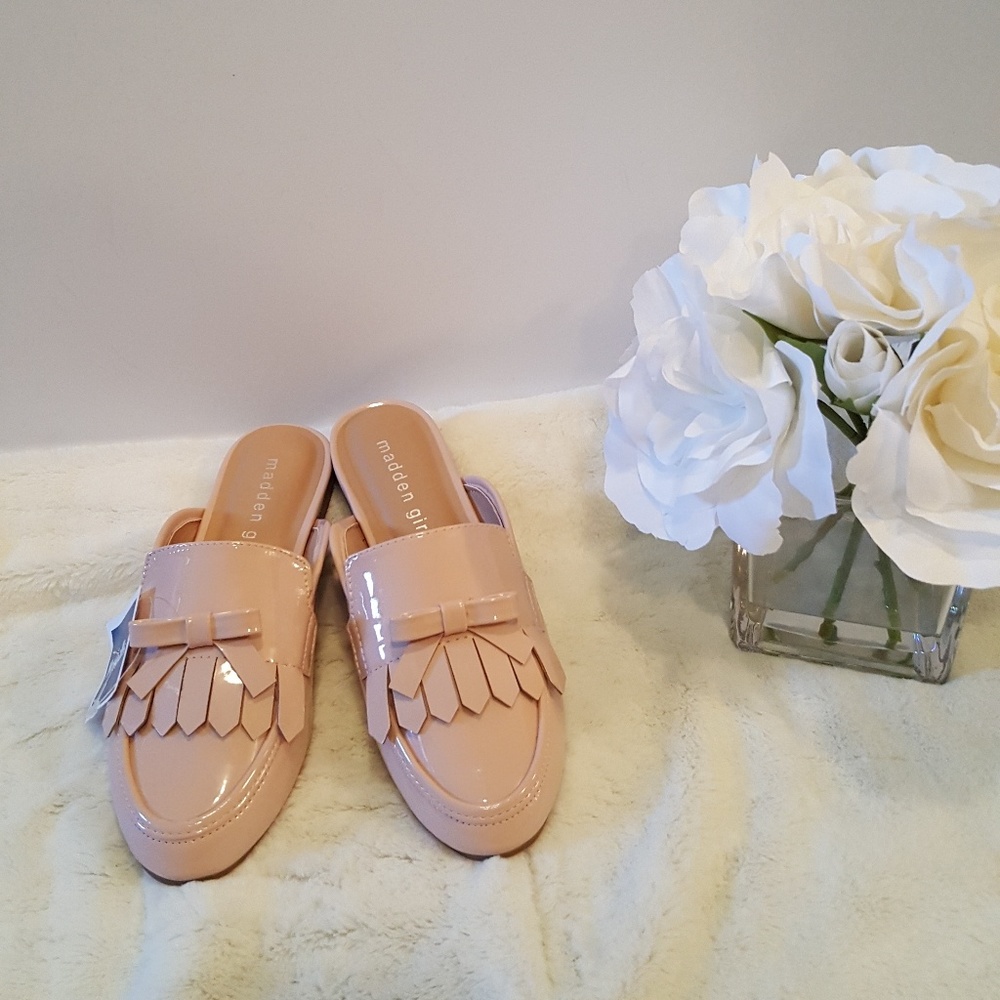 Womens Steve Madden slides, Size 6