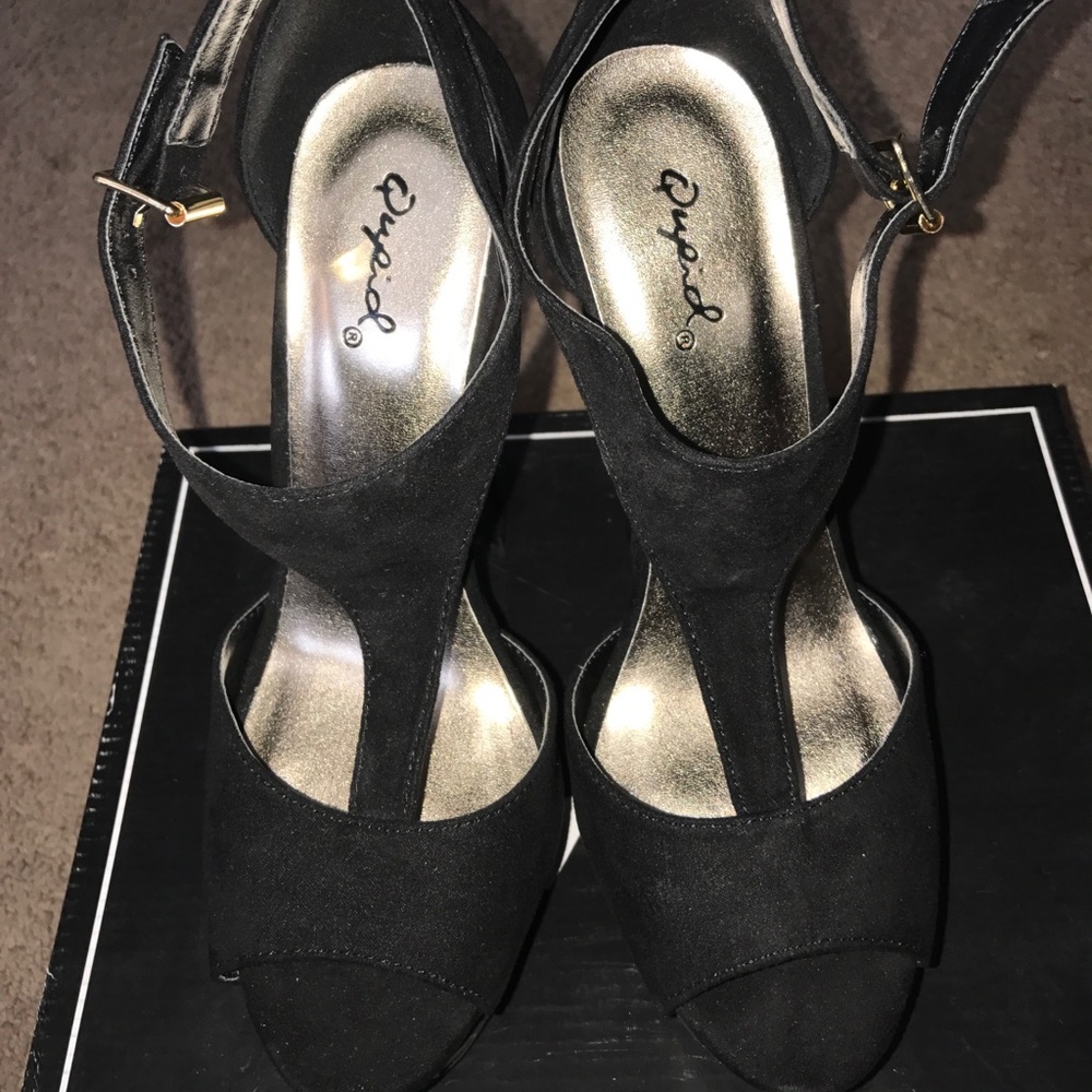 Black and very little gold Cupid high heels