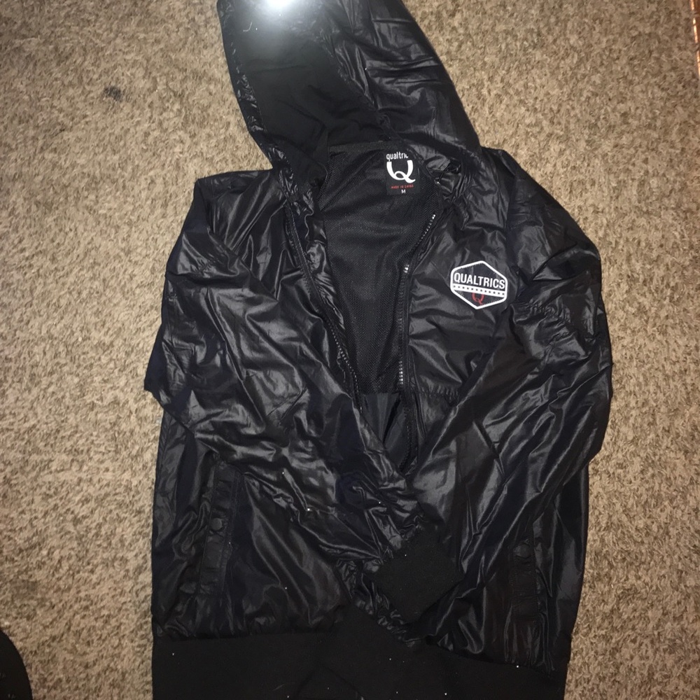 Qualtrics windbreaker