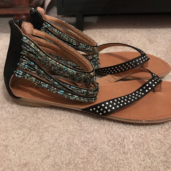 Beautiful Flipflops! Size 10 - Picture 2 of 4