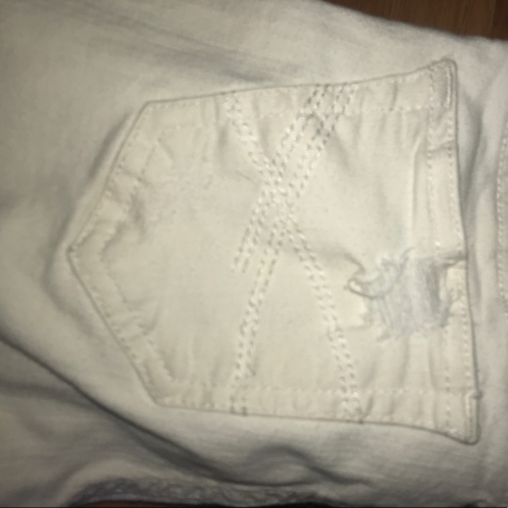 Band new White ripped Aeropostale capris