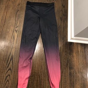 NWOT. Nike Pro☑️ Hyperwarm leggings.