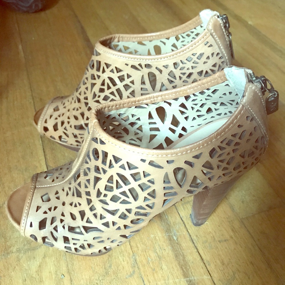 Mea Shadow Leather Heels-Boho style