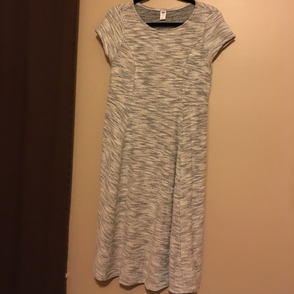 NWOT Old Navy Grey and White Maternity Dress.