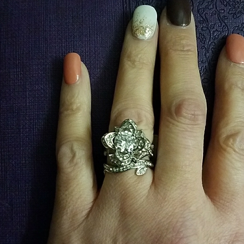 Gorgeous flower and vine bridal set.