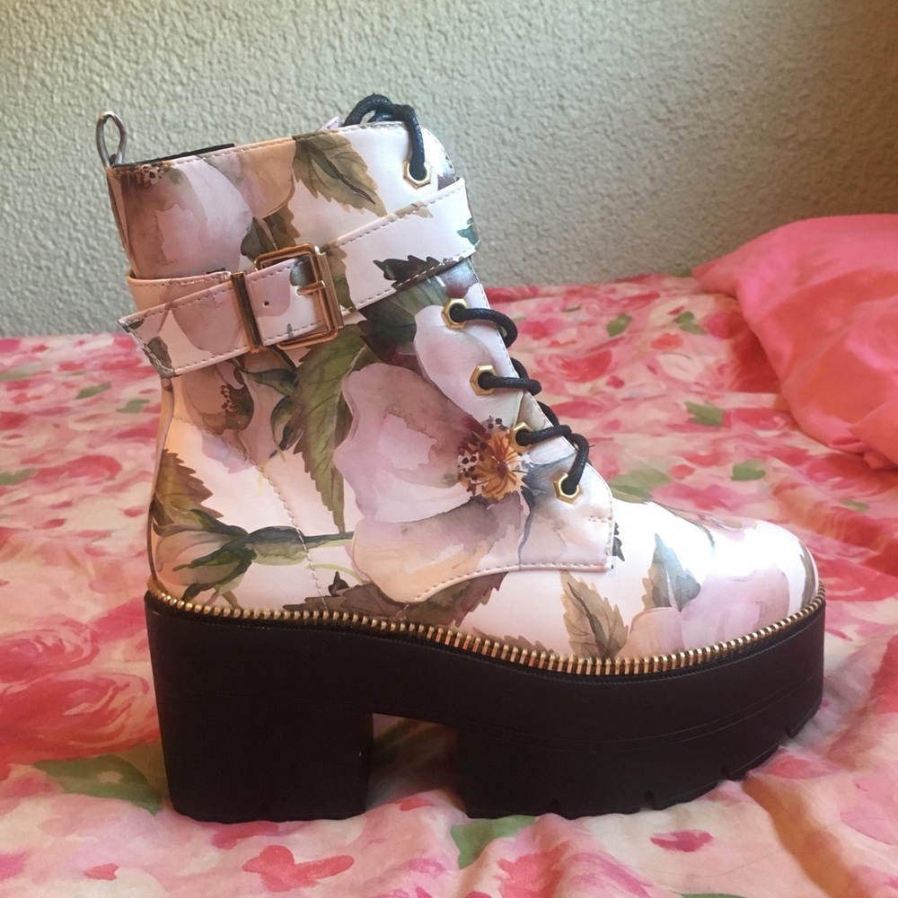 Floral platform boots with zipper
