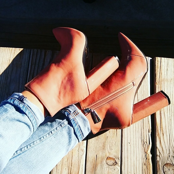 LAST PAIR!!//The Millie// Mauve ankle bootie - Picture 2 of 6