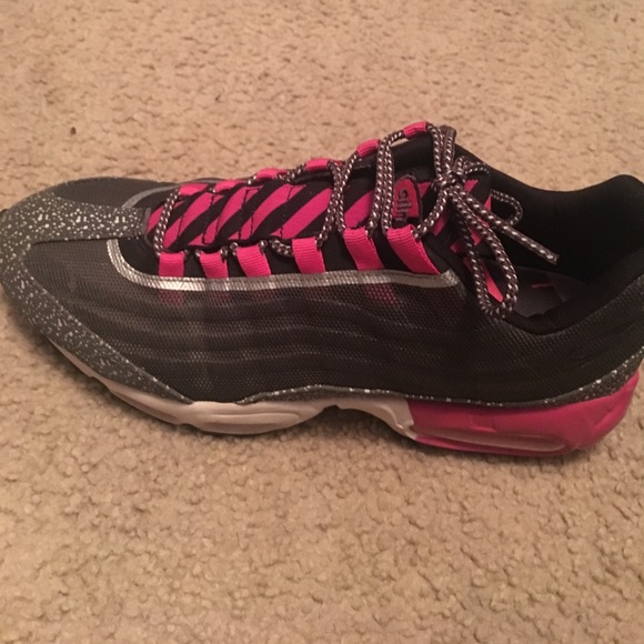 Nike running shoes - Picture 1 of 3