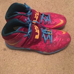 Lebron soldiers pink