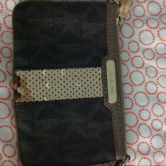 Michael Kors Handbags - Michael Kors Wristlet