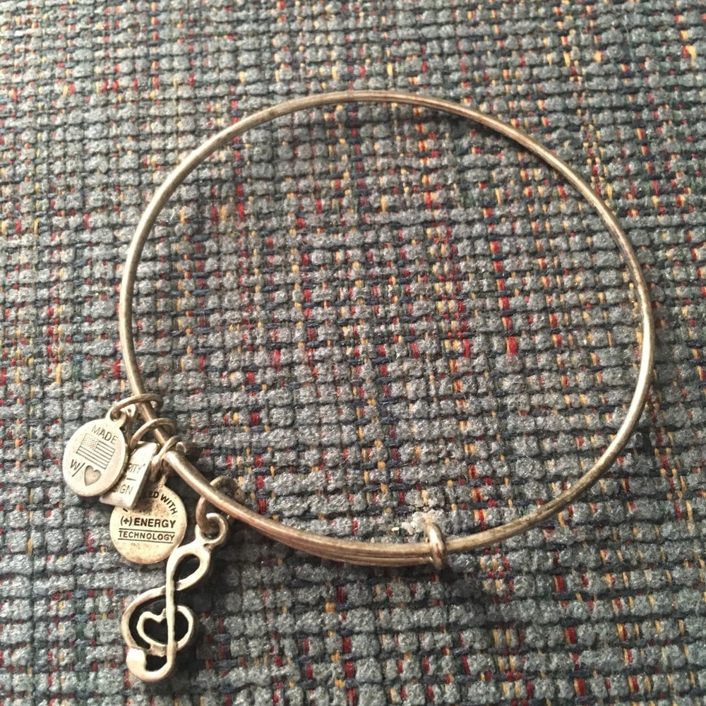 Music note bangle
