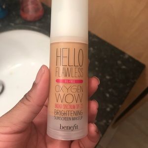 Benefit - Hello Flawless Foundation NEW