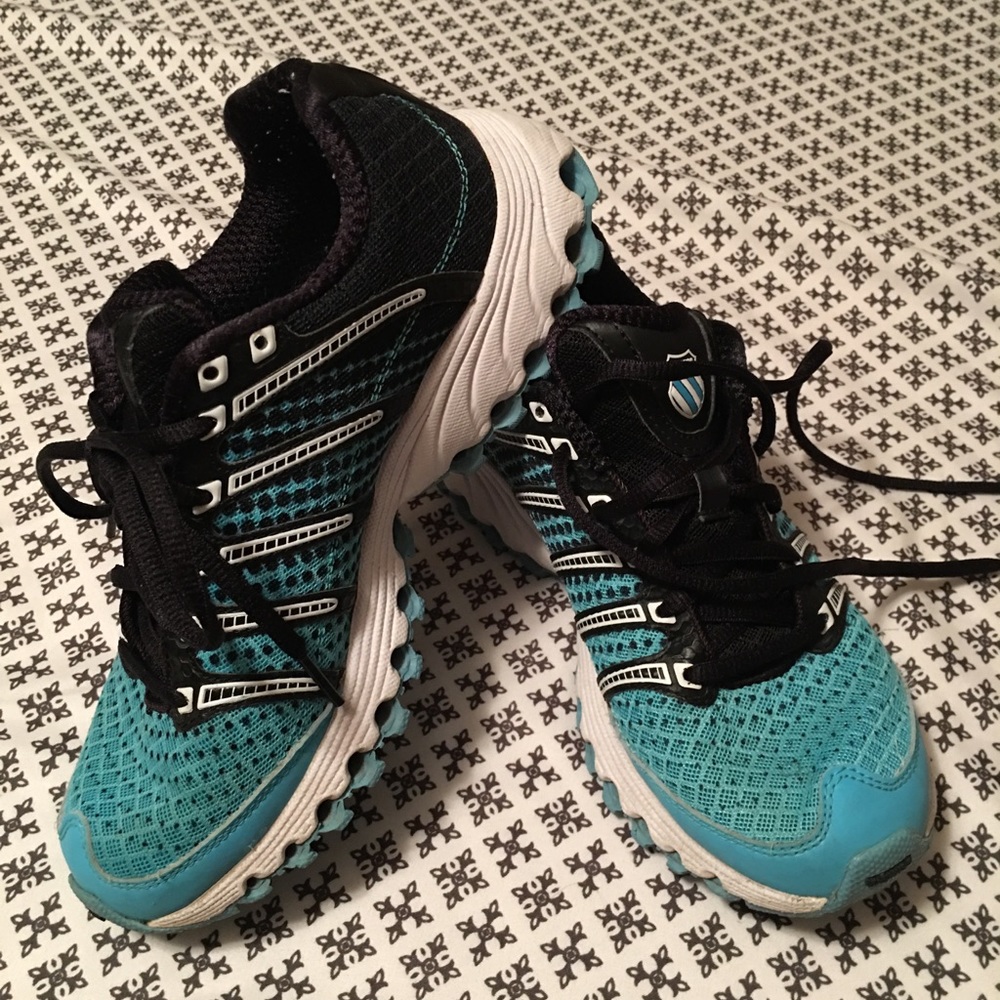 K Swiss tennis shoe