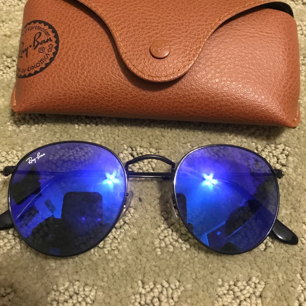 RAYBANS