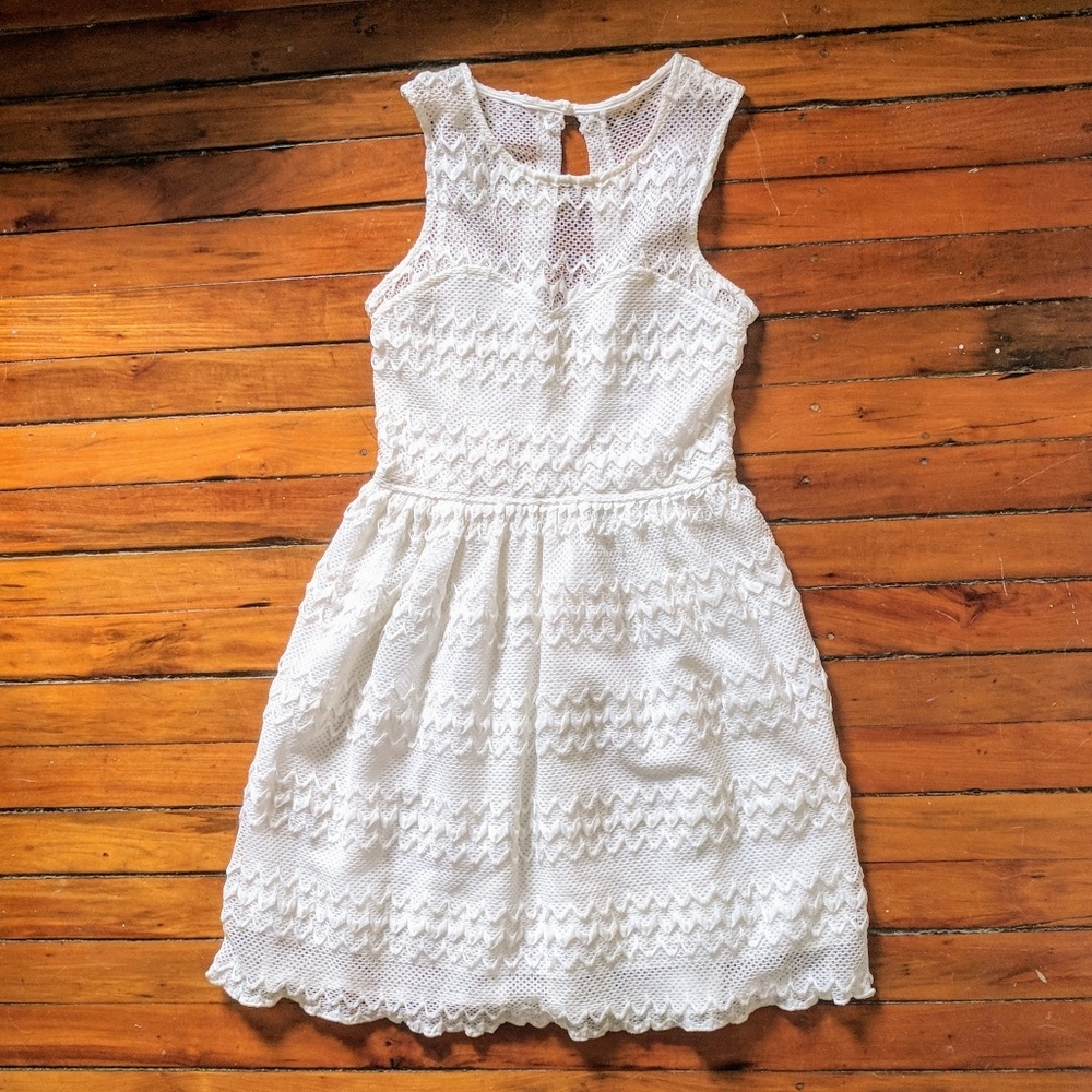White Lovely Day Lace Sheath Dress Size 6