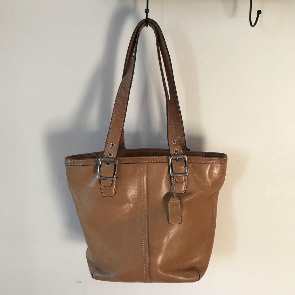 COACH HAMPTON TAN LEATHER TOTE