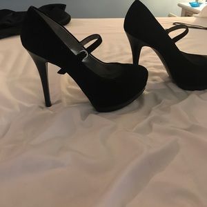 Black guess heels