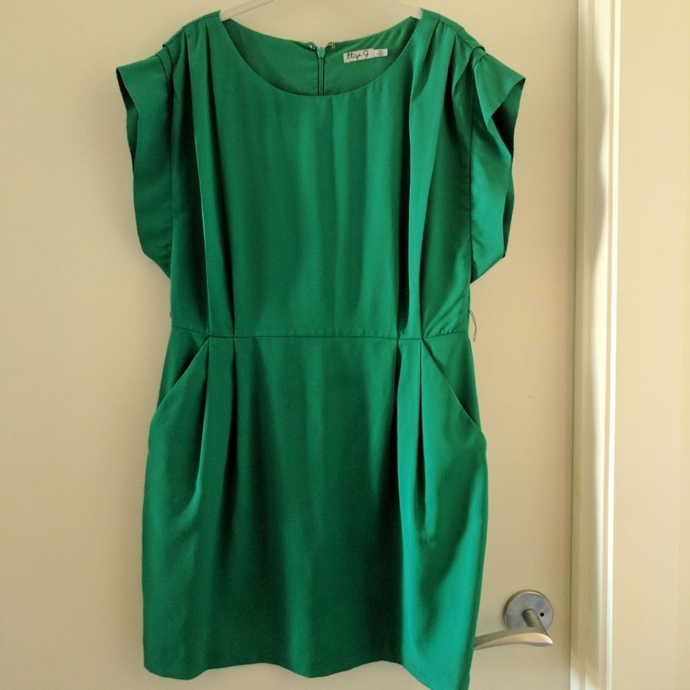 Eliza J emerald shift with pockets!