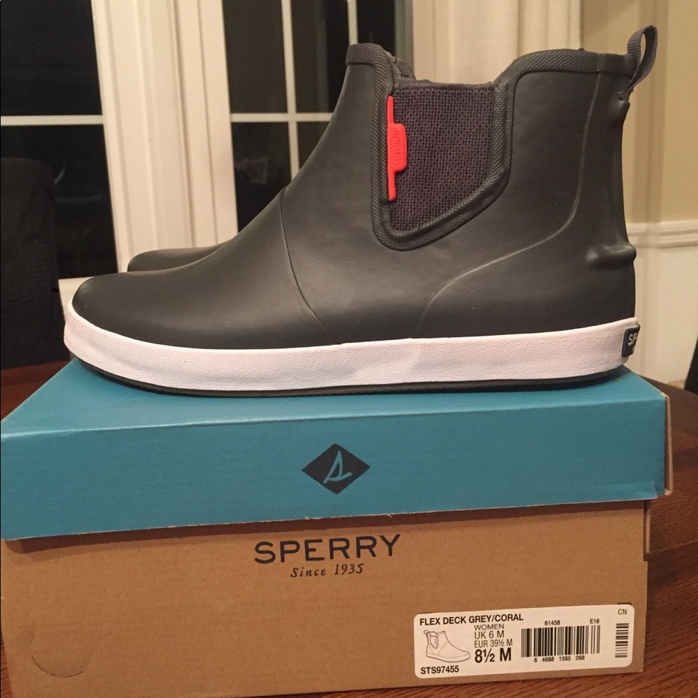 Sperry flex deck rain boot sneaker, never worn!