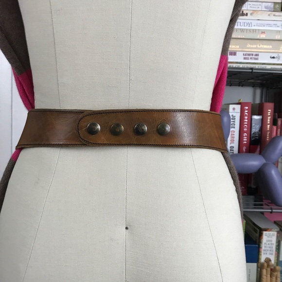 Leather Buckle Snap Back Belt - Picture 3 of 6