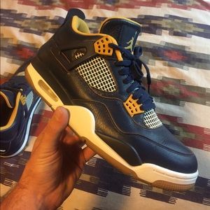 Air Jordan Retro 4 Dunk From Above.