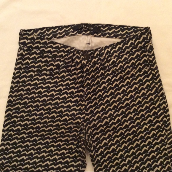 J BRAND SUPER SKINNY JEANS SIZE 26 - Picture 2 of 4