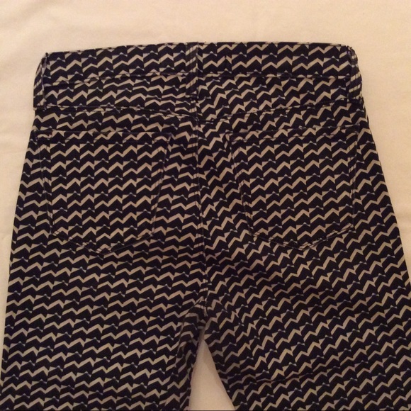 J BRAND SUPER SKINNY JEANS SIZE 26 - Picture 4 of 4