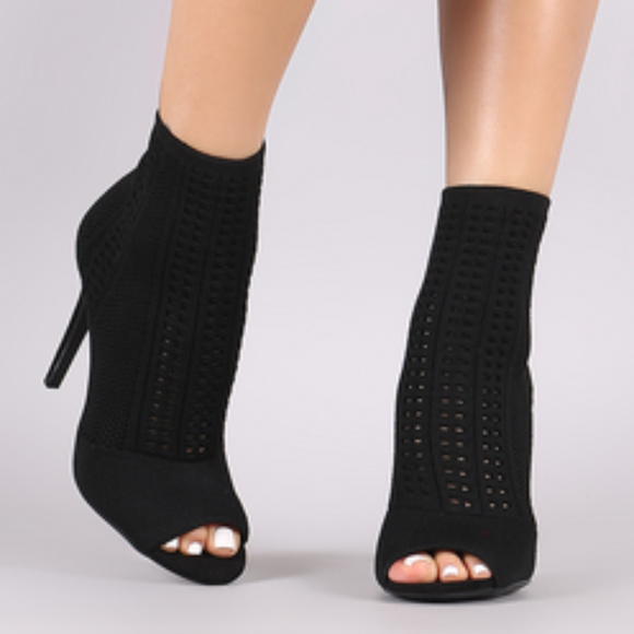 Elnora - Picture 3 of 5