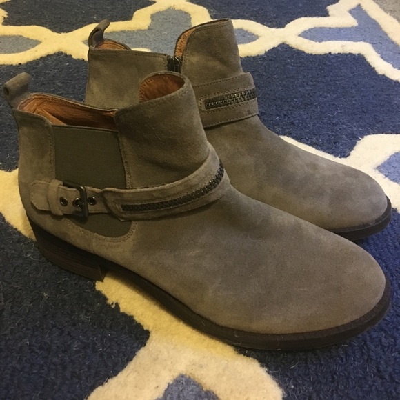Gentle Souls by Kenneth Cole Womens Penny Ankle Bootie