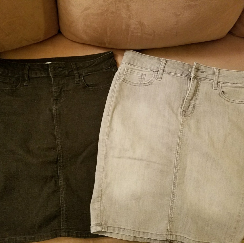 Stretchy denim skirts!