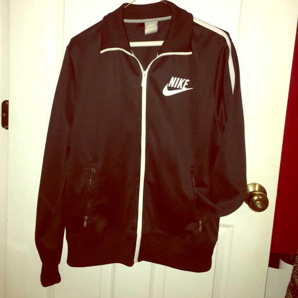 Black Nike Jacket - Picture 1 of 3