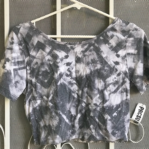 A crop grey top . NEW - Picture 2 of 4