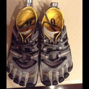 Vibram finger shoes