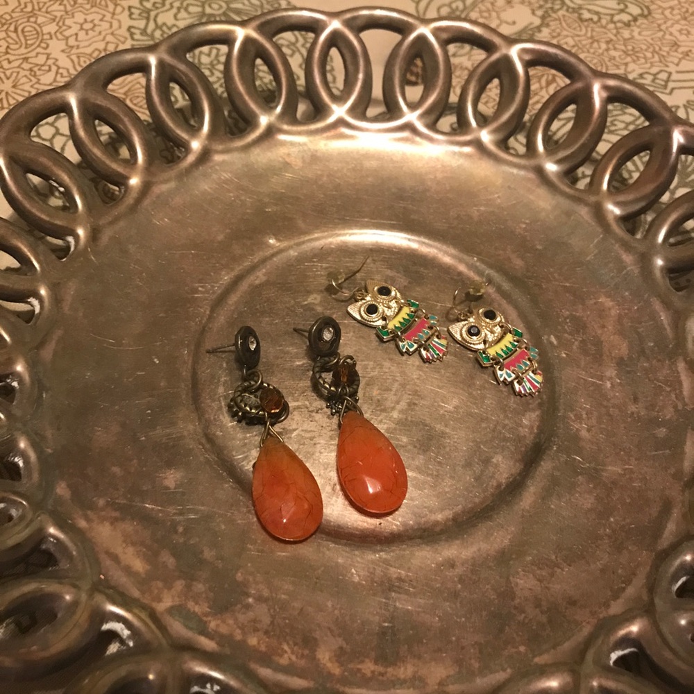 Lot of 2 earrings!