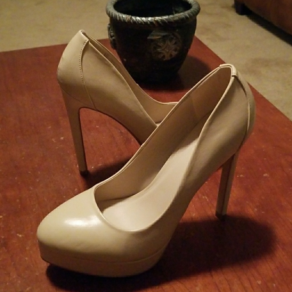 Ladies Beige Pumps
