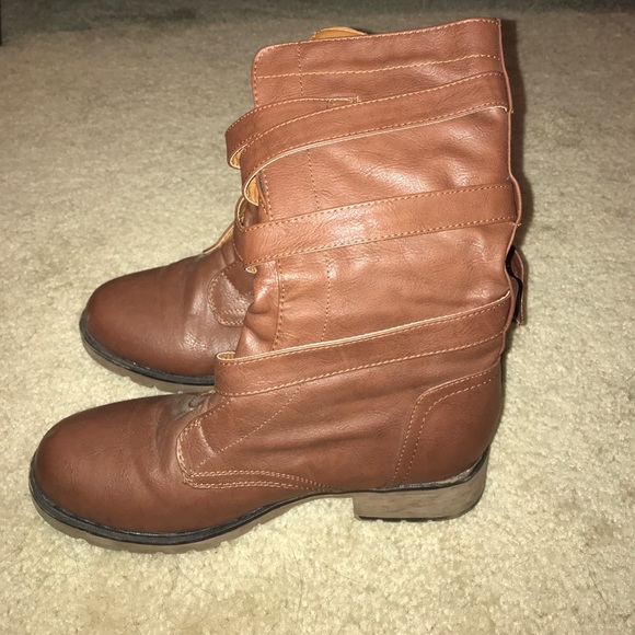 Brown boots - Picture 2 of 3