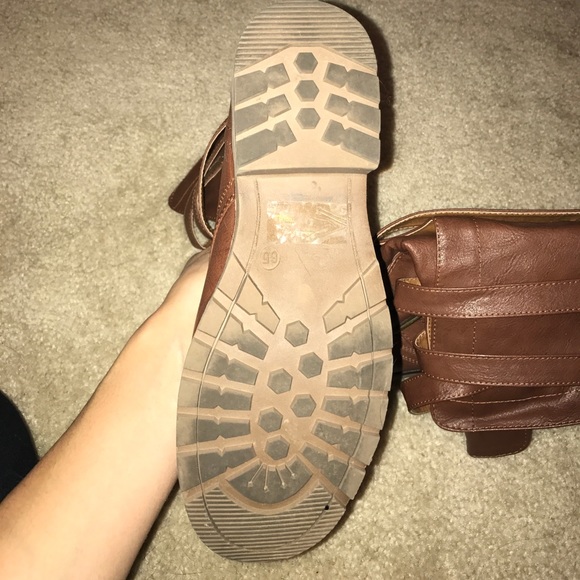Brown boots - Picture 3 of 3
