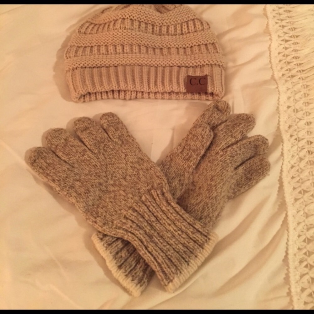 🌟NWOT Hat and Mitten Set
