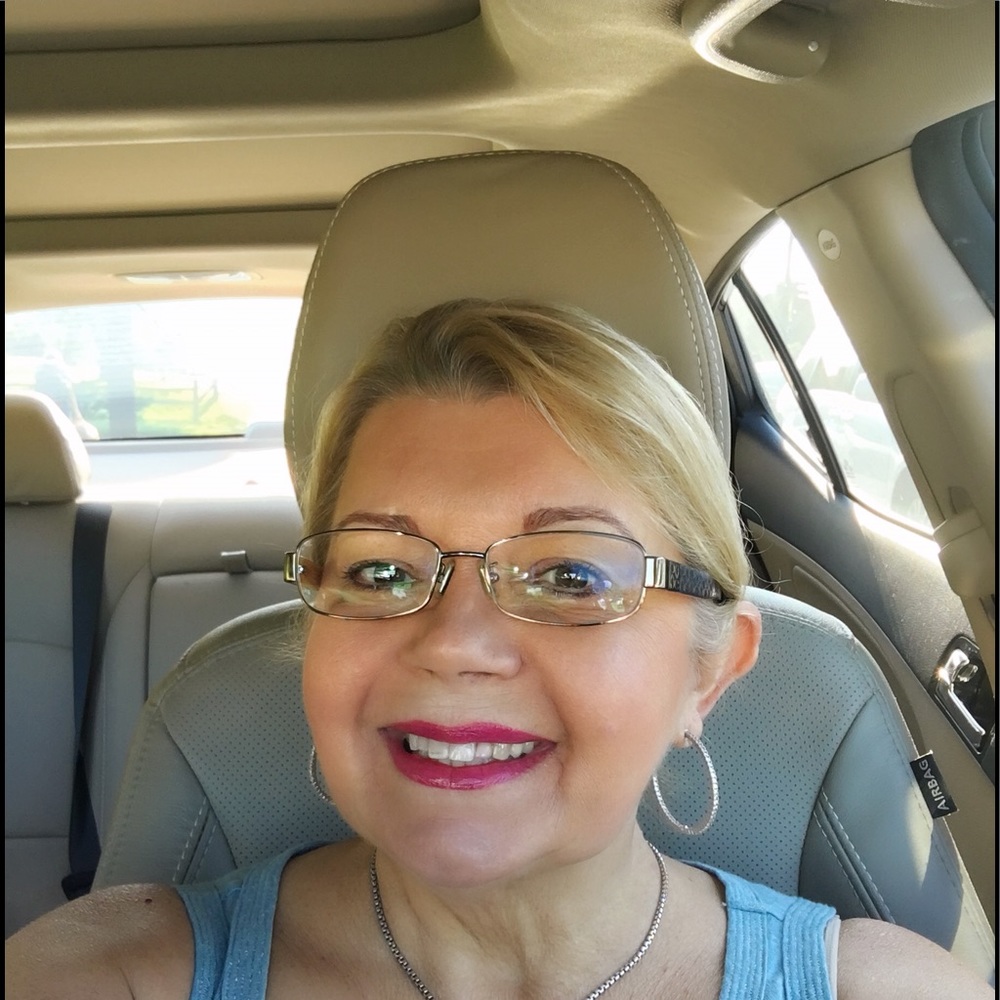 Meet your Posher, Debbie