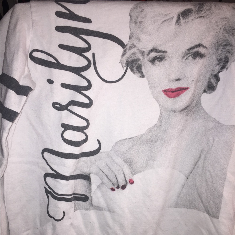 Marilyn Monroe sweatshirt.