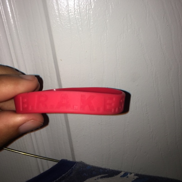 Maui shirt and red BRAKE wristband - Picture 4 of 4