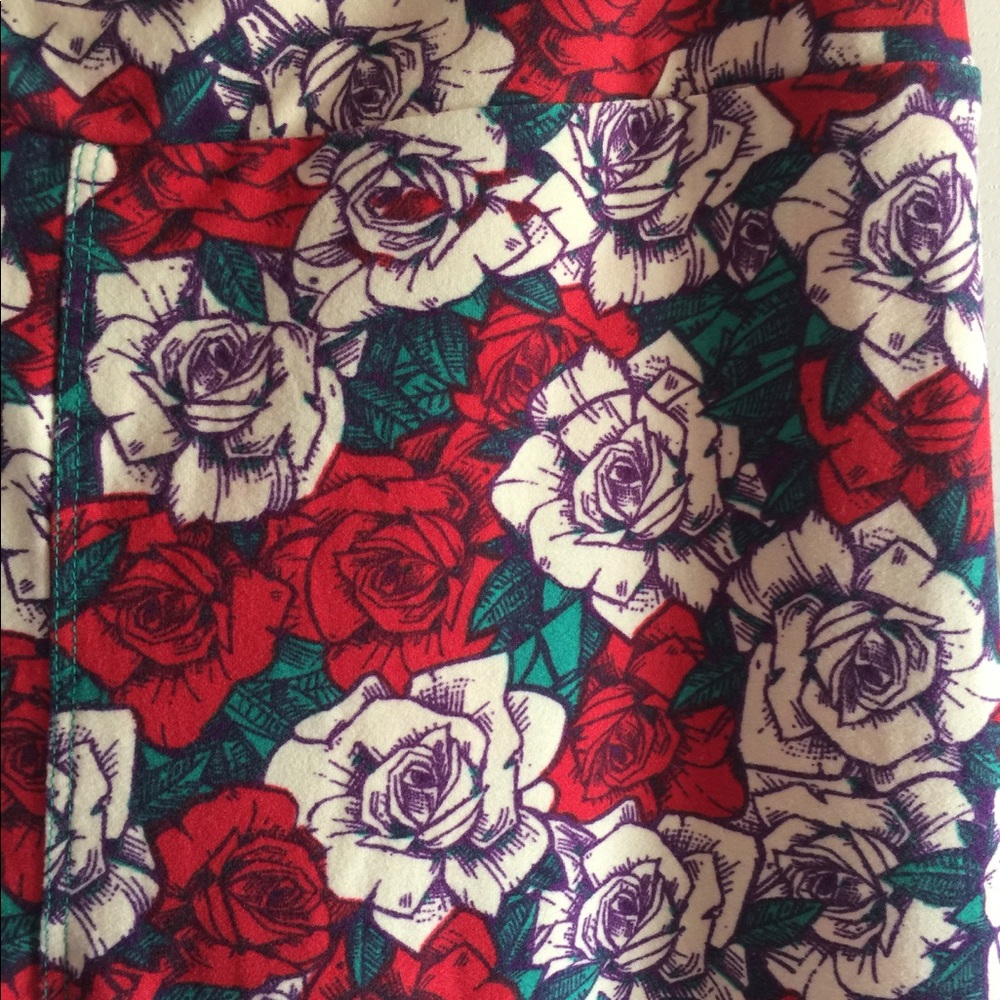 LuLaRoe Disney like leggings roses, size OS