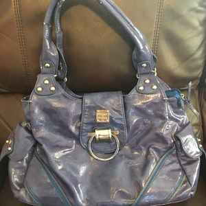 Dooney and Bourke look alike