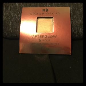 Urban Decay powder highlighter