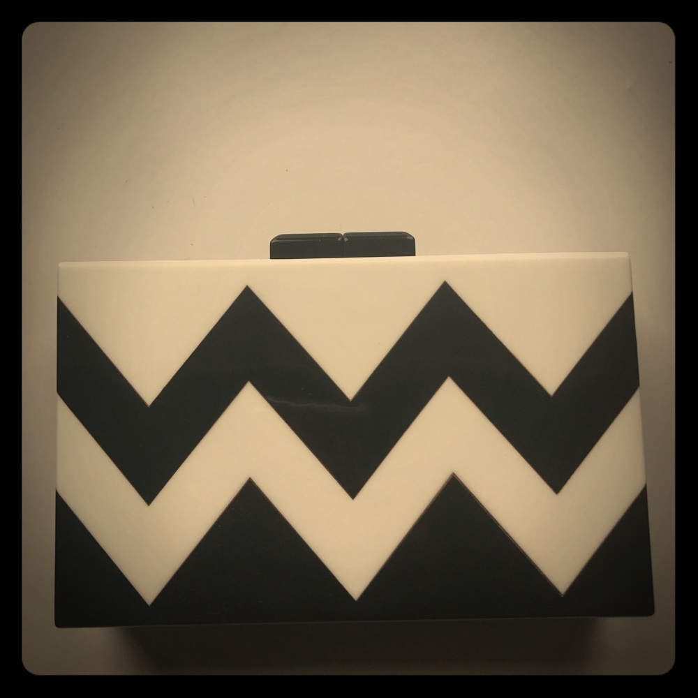 clutch purse, adjustable to shoulder bag