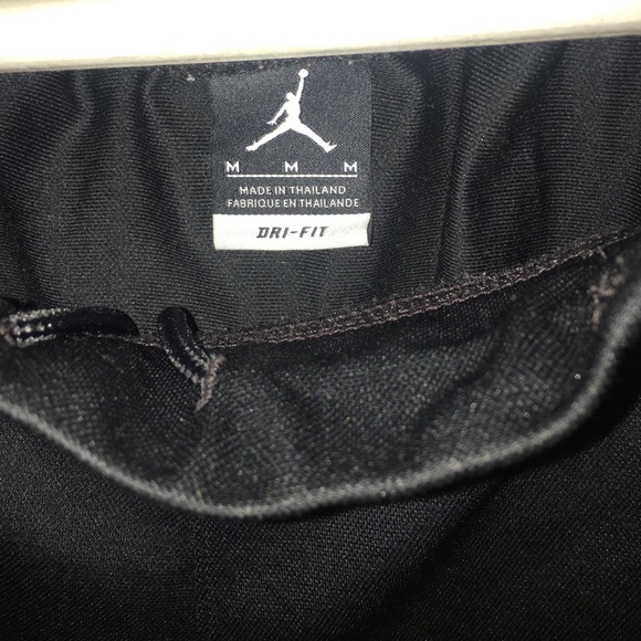 Black Jordan shorts - Picture 3 of 3